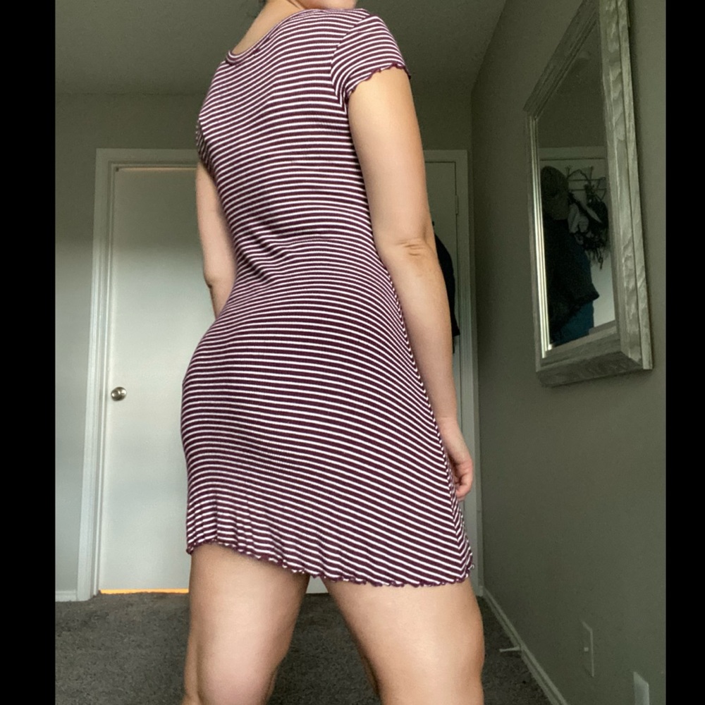 Offering a Forever 21 casual mini dress. Super stretchy and comfortable. - Picture 7 of 8